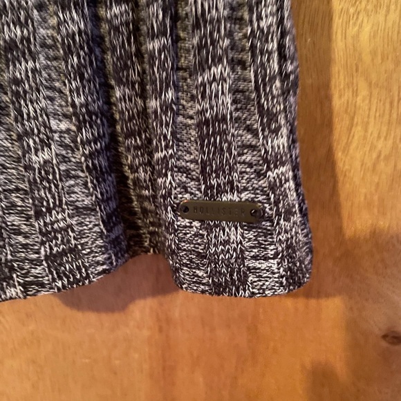 COPY - Hollister top - Picture 3 of 3